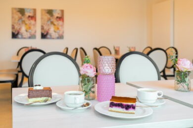 LH-HeH_Cafe_071025_ASC_7745_2000